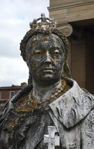 Queen Victoria Statue Steam Cleaned with Doff machine - face before cleaning