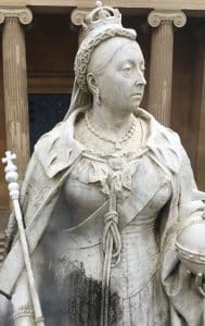 Queen Victoria Statue Steam Cleaned with Doff machine - face after cleaning